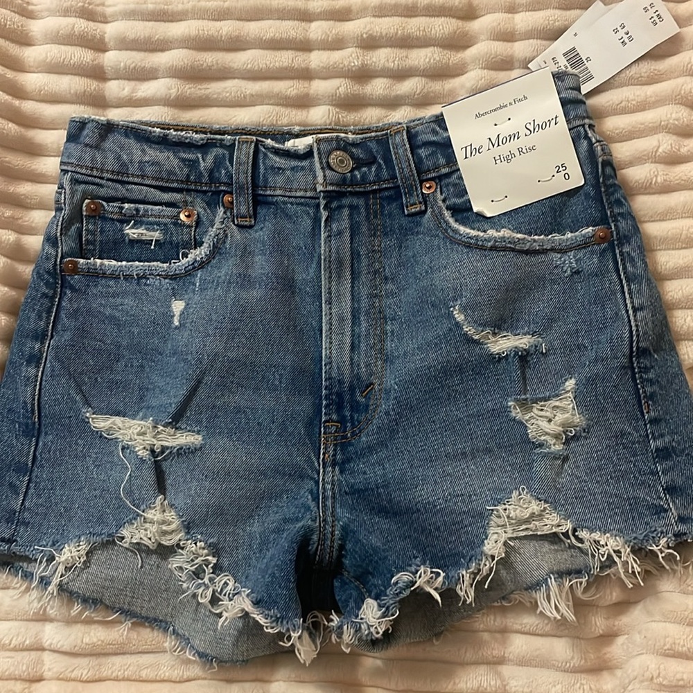 BNWT Abercrombie &Fitch The Mom Short High Rise 25/0